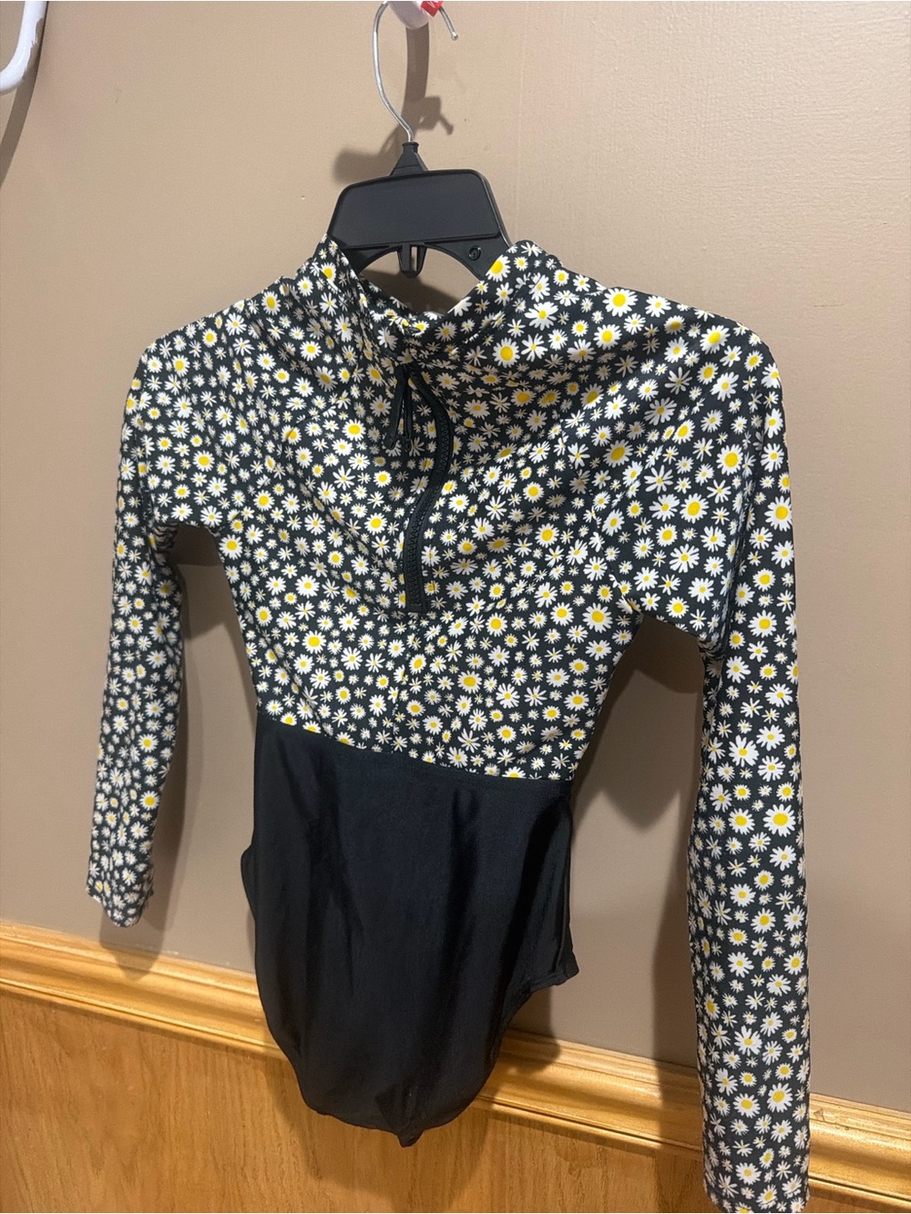 art class Black Daisy Print Long-Sleeve Hooded Leotard